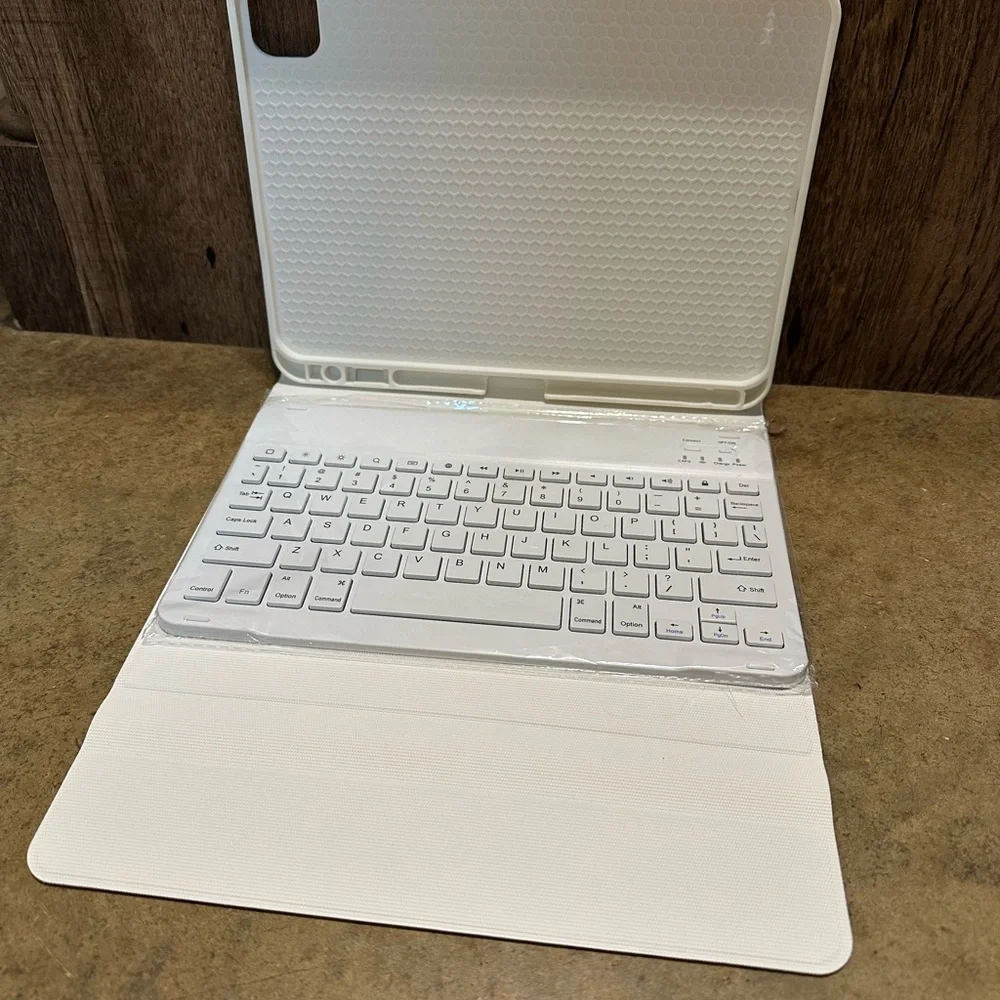 White Bluetooth Keyboard Case